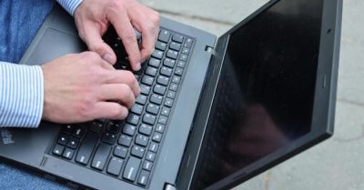 57 proc. Polaków czuje się bezpiecznie w internecie